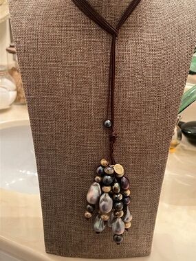 Perle by Lola Peacock Gray Tahitian Pearl Cluster Necklace on Brown Leather